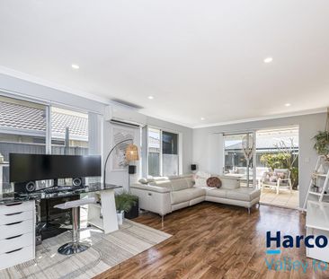 Low-maintenance living with modern comfort and great entertaining - Photo 6