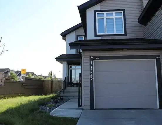 Nice 4 beds plus den, 3.5 baths in Newcastle | 17425 120 Street Northwest, Edmonton - Photo 1