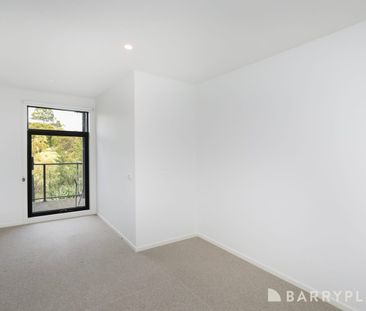 Brilliantly positioned in the heart of the PACE estate with breath ... - Photo 4