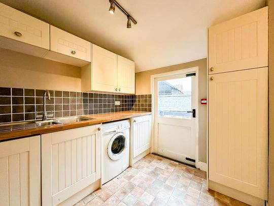 3 bedroom apartment to rent - Photo 1