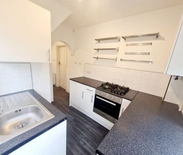 3 bedroom semi-detached house to rent - Photo 4