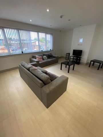 4 bedroom flat to rent - Photo 3