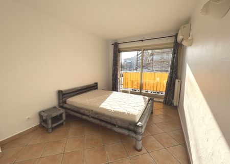 Location Appartement 3 pièces 70m² ANTIBES 06600 - Photo 4