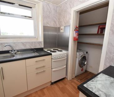 3 bedroom flat to rent - Photo 3