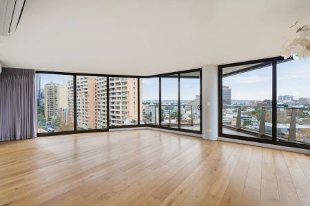 Contemporary Urban Sanctuary in the Iconic 'Monument' Complex - Photo 5