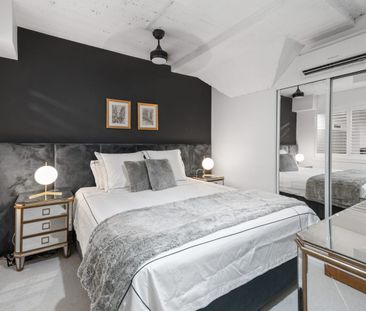 New York-inspired warehouse apartment, steps from James Street - Photo 5