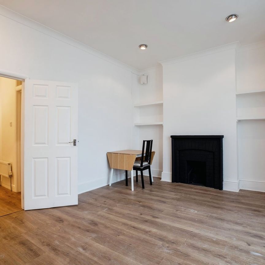 2 Bed Flat, Whitehorse Lane, SE25 - Photo 1