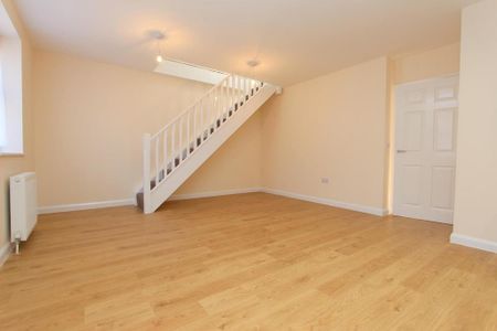 2 bedroom maisonette to rent - Photo 2