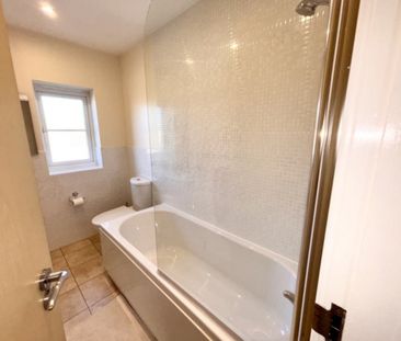 Lawnhurst Close, Cheadle Hulme, SK8 - Photo 3