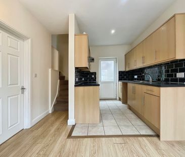 3 bedroom End Terraced House to let - Photo 5