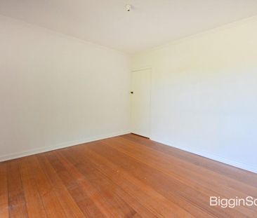 PERFECT FAMILY HOME! - Photo 5