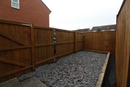 3 Bedroom Semi-Detached House - Photo 4