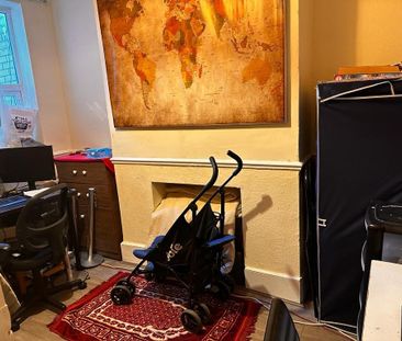 3 Bed Terraced House, Devonshire Close, E15 - Photo 3