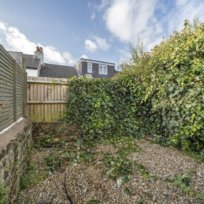 4 bedroom terraced house to rent - Photo 1