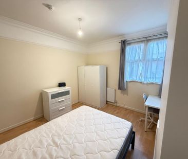 1 bedroom in a house share to rent - Photo 4