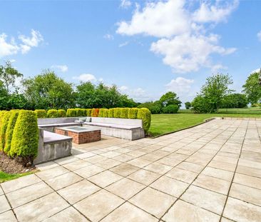 An exceptional architect designed residence set within a 0.75 acre ... - Photo 1