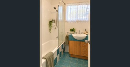 Charming Older-Style Home Close to the Beach - Photo 5