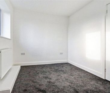 2 bedroom semi-detached house to rent - Photo 5