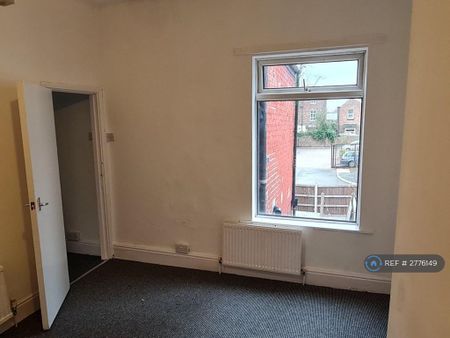 3 bedroom end of terrace house to rent - Photo 4