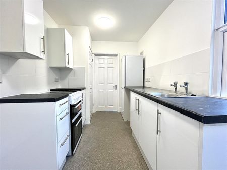 1 Bedroom Maisonette - Upper To Let - Photo 2