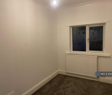 2 bedroom end of terrace house to rent - Photo 4