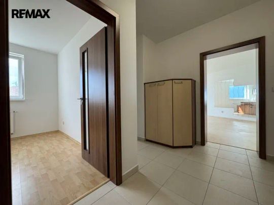 Moderní byt 2+kk se šatnou a garážovým stáním, 65,2 m - Photo 1