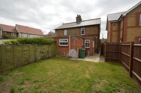 3 bedroom semi-detached house to rent - Photo 4