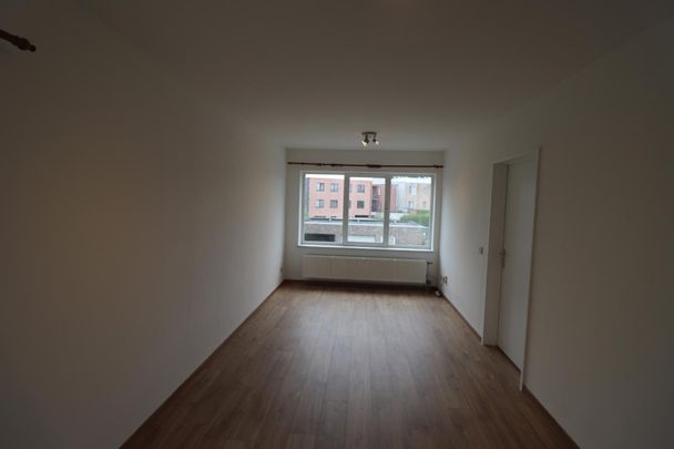 Een gerenoveerd appartement op de eerste verdieping achteraan met autostaanplaats - Photo 1