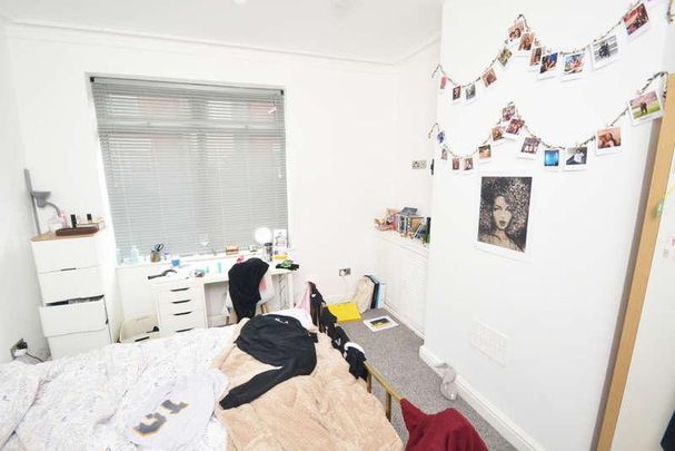 Upper West Grove, Manchester, M13 - Photo 1