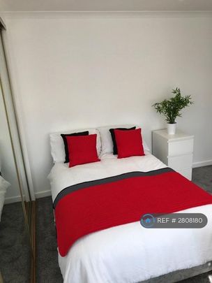 6 bedroom semi-detached house to rent - Photo 1
