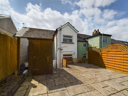 2 bedroom terraced house to rent - Photo 4