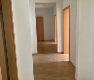 Hier findet jeder seinen Platz: große 4-Zimmer-Wohnung frei! - Photo 1