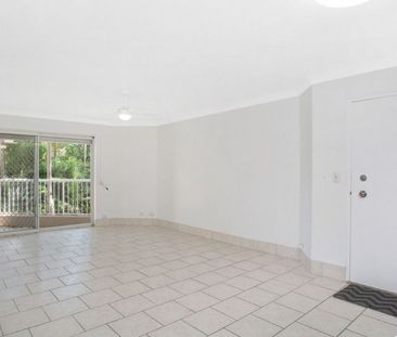 SPACIOUS 3 BEDROOM UNIT JUST MINUTES FROM SOUTHPORT CBD - Photo 6