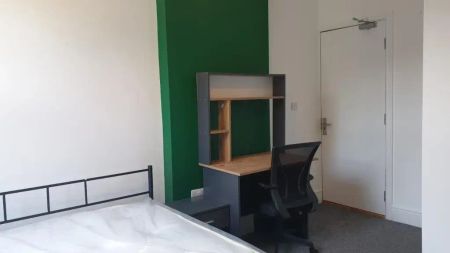 1 bedroom in a house share to rent - Photo 4