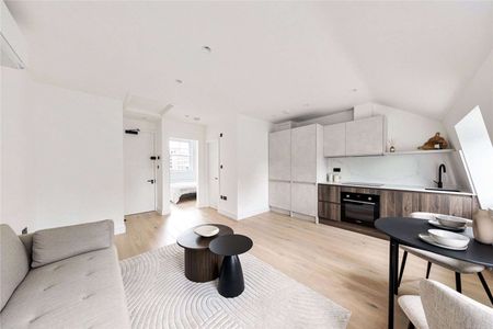 An impeccably designed top floor, 1 bedroom apartment with ample storage. - Photo 3