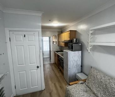 Studio to rent - Photo 6