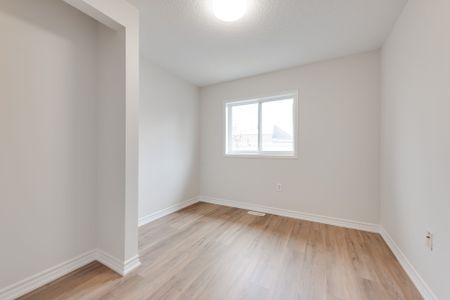 For Lease - 57 Lee Crescent, Barrie, Ontario - Photo 2