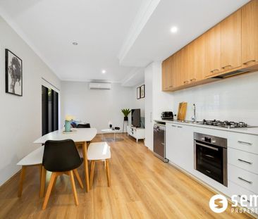 2 bedroom townhouse with rooftop entertaining - Photo 4