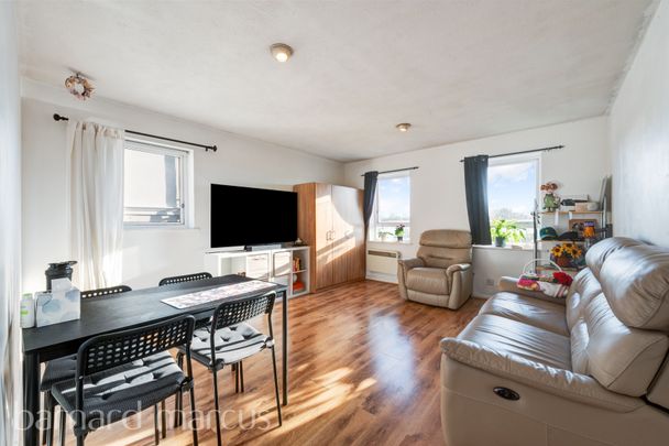 Maplehurst Close, Kingston Upon Thames - Photo 1