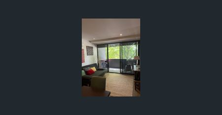 FULLY FURNISHED in CARLTON – FANTASTIC LOCATION! - Photo 2