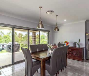 Large Family Home with Air Conditioning and Shed! - Photo 4