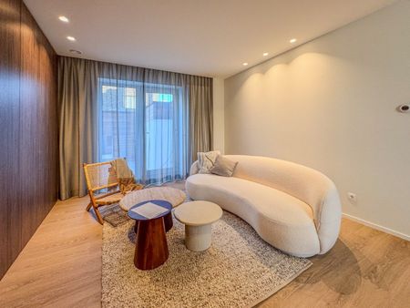 Ruim appartement met 2 slaapkamers en terras in het centrum. - Photo 5