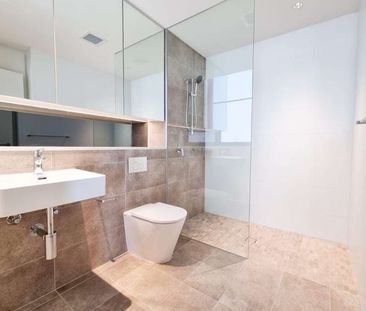 Location, Location! - Photo 2