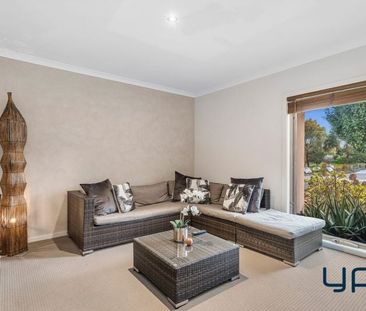 Luxury Family Entertainer with Pool & Multiple Living Zones !! - Photo 1