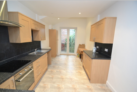 Bowers Avenue, Nottingham NG3, Property for rent - Photo 2