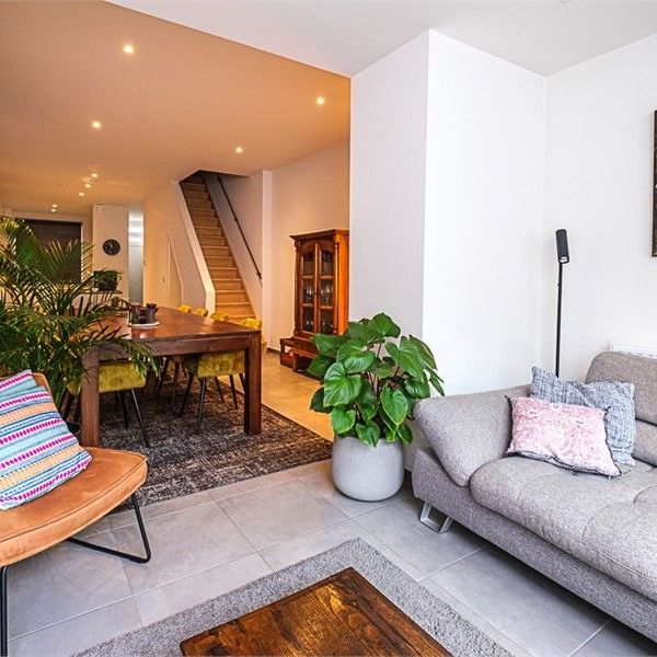 VOLLEDIG GEMEUBELDE WONING TE HUUR VLAKBIJ HET CENTRUM VAN SINT-TRUIDEN - Photo 1