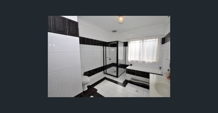 Spacious 3 Bedroom Home With Multiple Living Areas - Photo 4