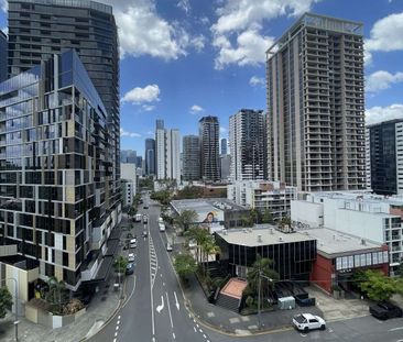 Repainted Premium 2-Bedroom, 2-Bathroom Apartment with 1 Car Park - Photo 2
