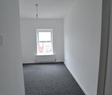 2 bedroom end of terrace house to rent - Photo 4