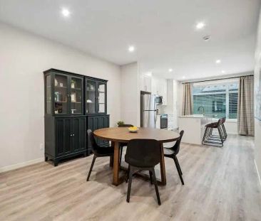 ****NET ZERO HOME 3bed+Den, 2.5 bath townhouse in Greystone, Cochra... - Photo 1